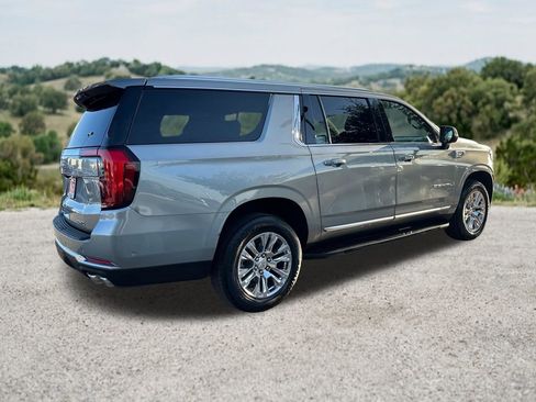 Used 2025 GMC Yukon XL Denali AWD/4WD image 10