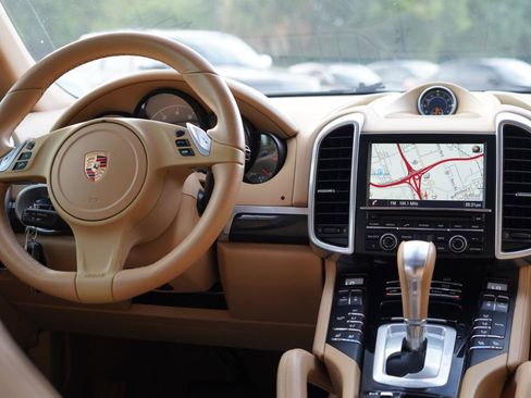 Used 2014 Porsche Cayenne AWD/4WD image 10
