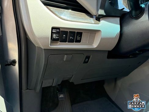 Used 2015 Toyota Sienna XLE w/ XLE Navigation Package FWD image 16