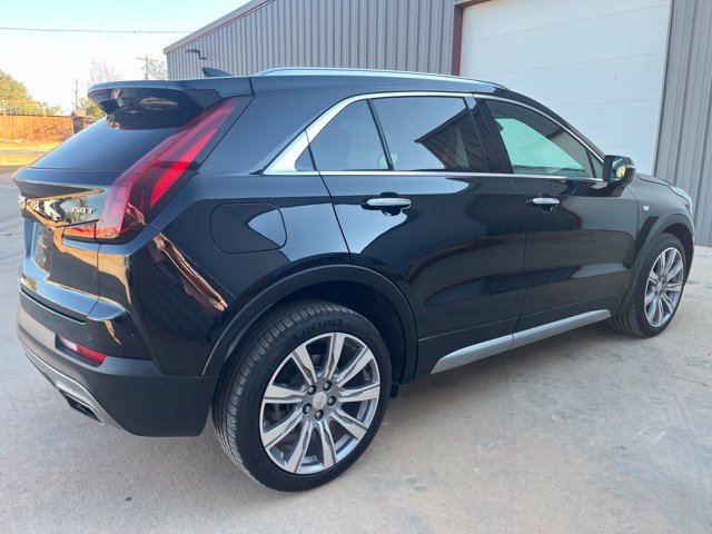 Used 2022 Cadillac XT4 Premium Luxury w/ Cold Weather Package FWD image 4