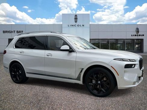 Used 2024 BMW X7 xDrive40i w/ Parking Assistance Package AWD/4WD image 4