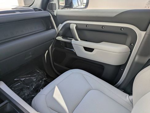New 2026 Land Rover Defender 110 X-Dynamic SE AWD/4WD image 18