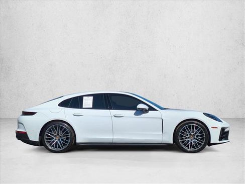 Used 2024 Porsche Panamera image 4