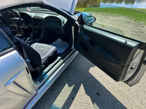 Used 2000 Ford Mustang Convertible RWD image 10