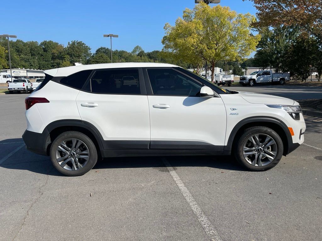 Used 2023 Kia Seltos LX AWD/4WD image 9