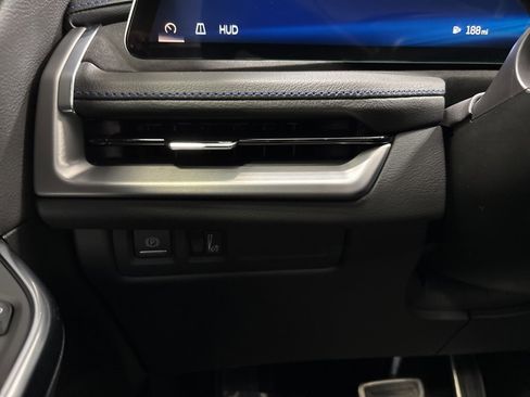 Used 2024 Cadillac XT4 Sport image 33