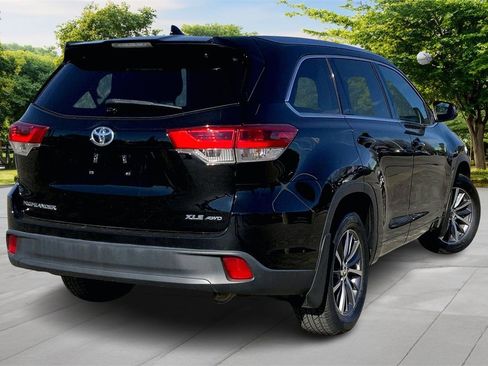 Used 2017 Toyota Highlander XLE image 6