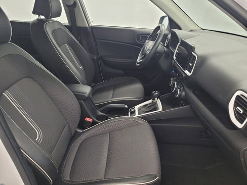 Used 2025 Hyundai Venue Limited FWD image 21