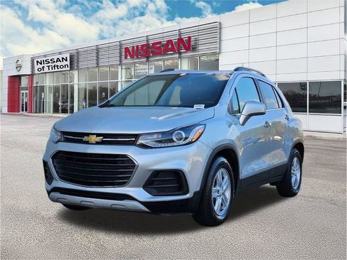 Used 2020 Chevrolet Trax LT w/ LT Convenience Package image 3