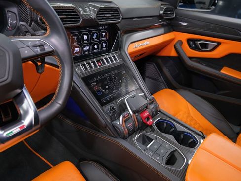 Used 2022 Lamborghini Urus image 26