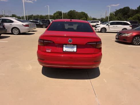 Used 2019 Volkswagen Jetta SE FWD image 6