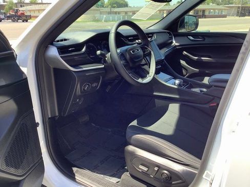 Used 2024 Jeep Grand Cherokee Laredo X w/ Trailer Tow Package image 7