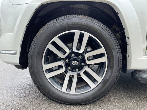 Used 2023 Toyota 4Runner Limited AWD/4WD image 32