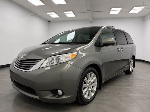 Used 2011 Toyota Sienna XLE w/ Premium Pkg AWD/4WD image 2