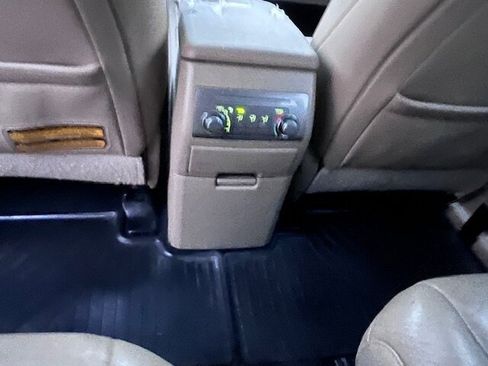 Used 2013 Toyota Highlander SE image 23