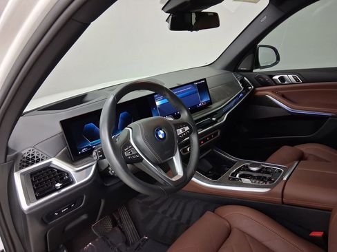 Used 2025 BMW X5 xDrive50e w/ Climate Comfort Package AWD/4WD image 2
