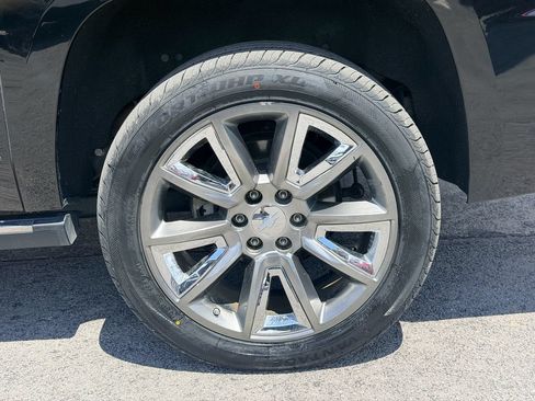 Used 2016 Chevrolet Suburban LTZ RWD image 31