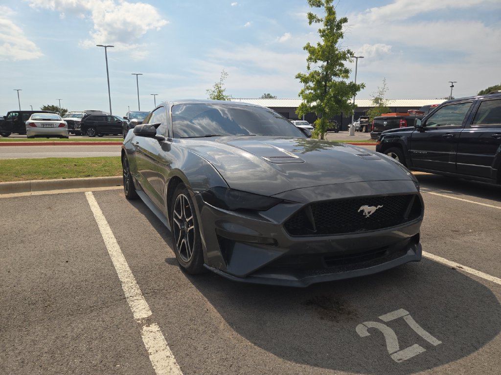 Used 2020 Ford Mustang Premium RWD image 4