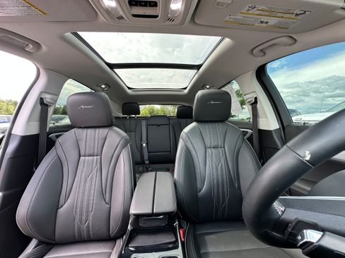 Used 2024 Buick Envision Avenir AWD/4WD image 22