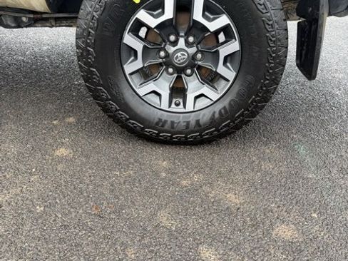 Used 2018 Toyota Tacoma SR5 image 12