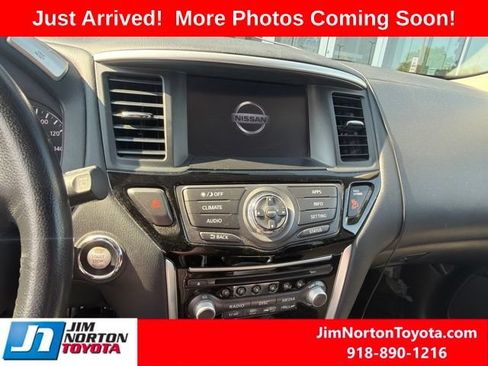 Used 2020 Nissan Pathfinder SV FWD image 12