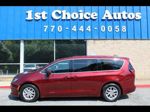 Used 2021 Chrysler Voyager LX image 7