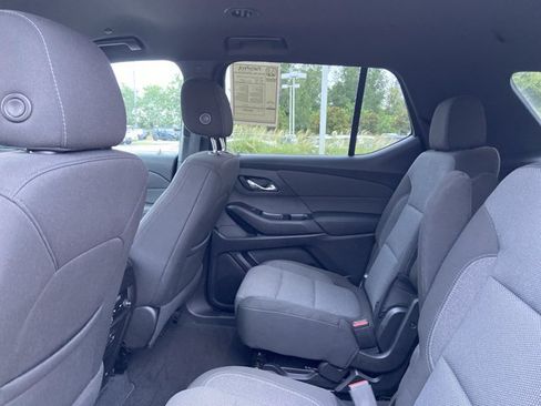 Used 2022 Chevrolet Traverse LT FWD image 18