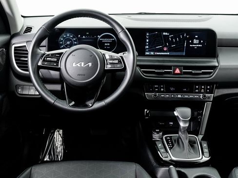 Used 2024 Kia Seltos EX image 16