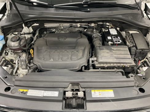 Certified 2022 Volkswagen Tiguan SE w/ Panoramic Sunroof Package image 18