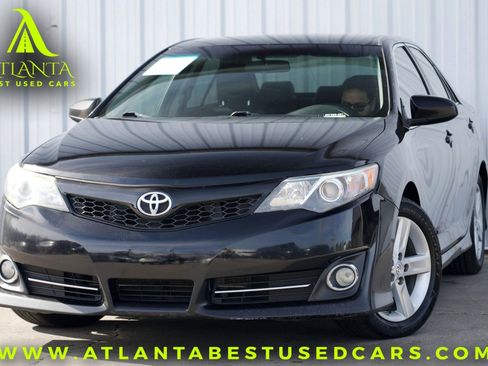 Used 2014 Toyota Camry SE image 1