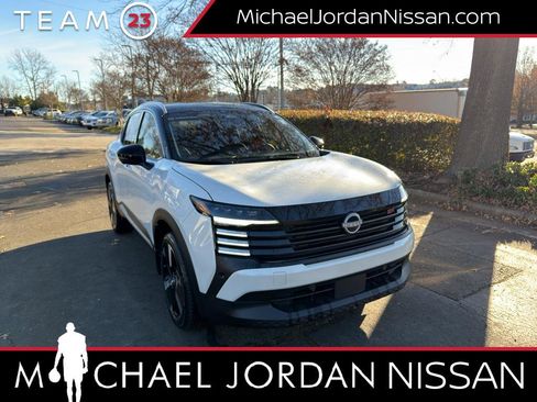 Certified 2025 Nissan Kicks SR image 1