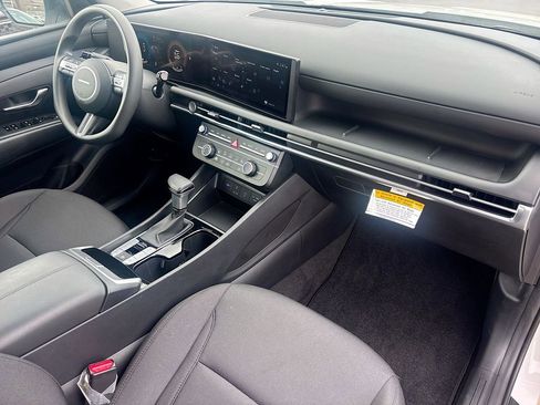 Certified 2025 Hyundai Tucson SE image 28