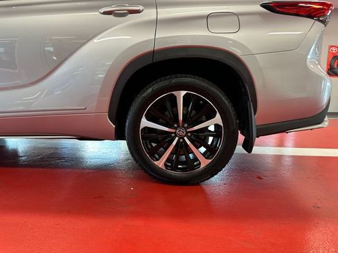 Used 2022 Toyota Highlander XSE AWD/4WD image 28
