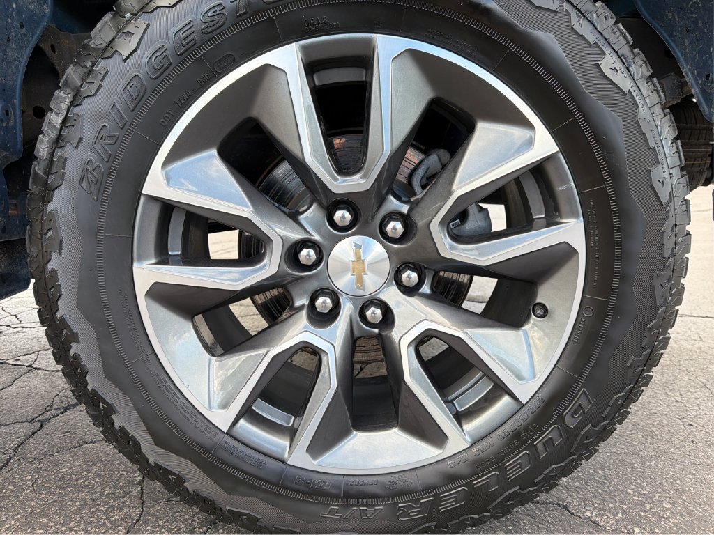 Used 2024 Chevrolet Silverado 1500 LT AWD/4WD image 32