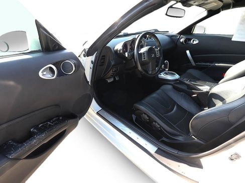 Used 2007 Nissan 350Z Touring RWD image 13