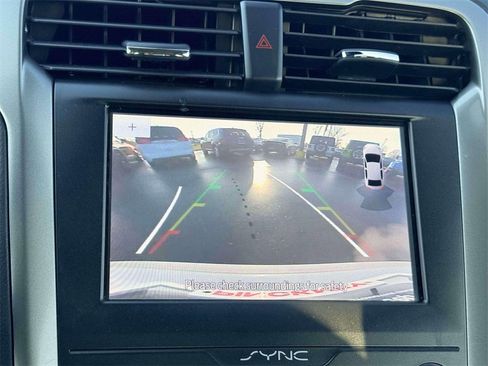 Used 2020 Ford Fusion SE image 21