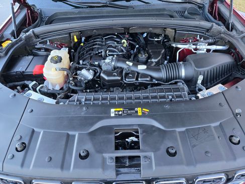 Used 2022 Jeep Grand Cherokee Limited image 32