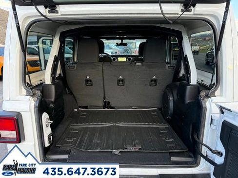 Used 2023 Jeep Wrangler Unlimited Sahara w/ Cold Weather Group AWD/4WD image 33