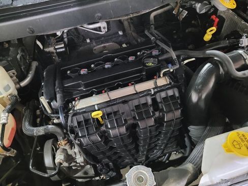 Used 2018 Dodge Journey SE image 20