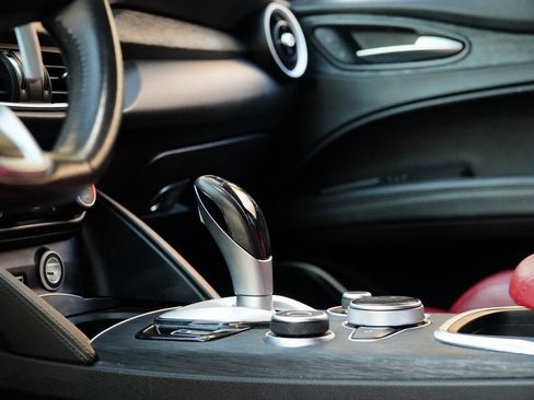 Used 2022 Alfa Romeo Stelvio Sprint image 13