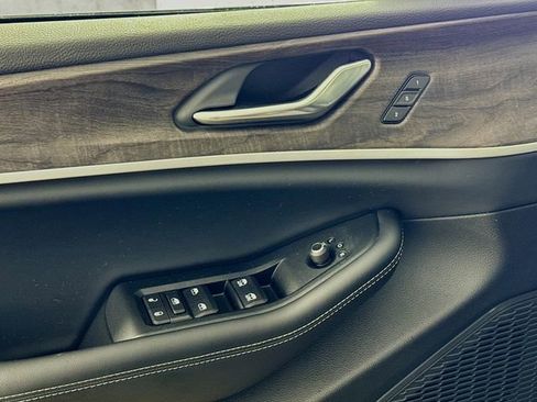 New 2025 Jeep Grand Cherokee L Limited image 21