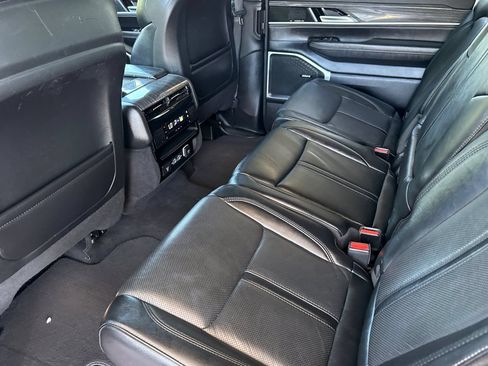 Used 2022 Jeep Wagoneer Series III AWD/4WD image 6