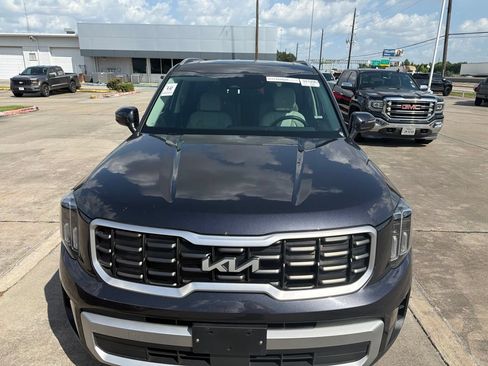 Used 2025 Kia Telluride S FWD image 3