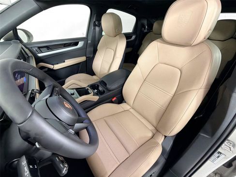 Certified 2026 Porsche Cayenne Coupe AWD/4WD image 5