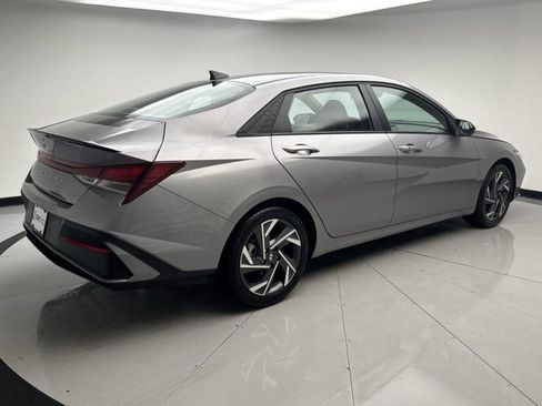 Used 2025 Hyundai Elantra Sport FWD image 5