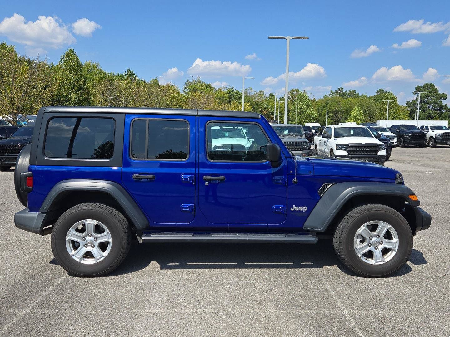 Used 2018 Jeep Wrangler Unlimited Sport S AWD/4WD image 8