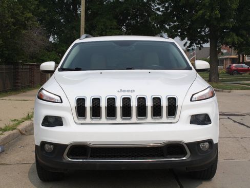 Used 2017 Jeep Cherokee Limited AWD/4WD image 3