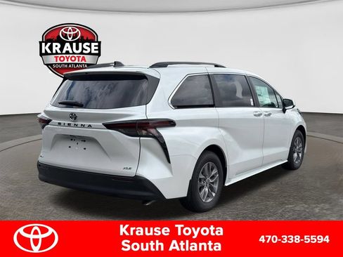 New 2026 Toyota Sienna XLE FWD image 5
