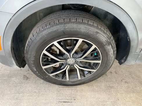 Used 2021 Volkswagen Tiguan SE image 11