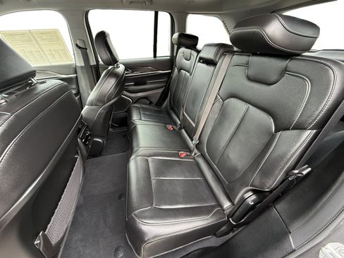 Used 2022 Jeep Grand Cherokee Limited 4xe image 16